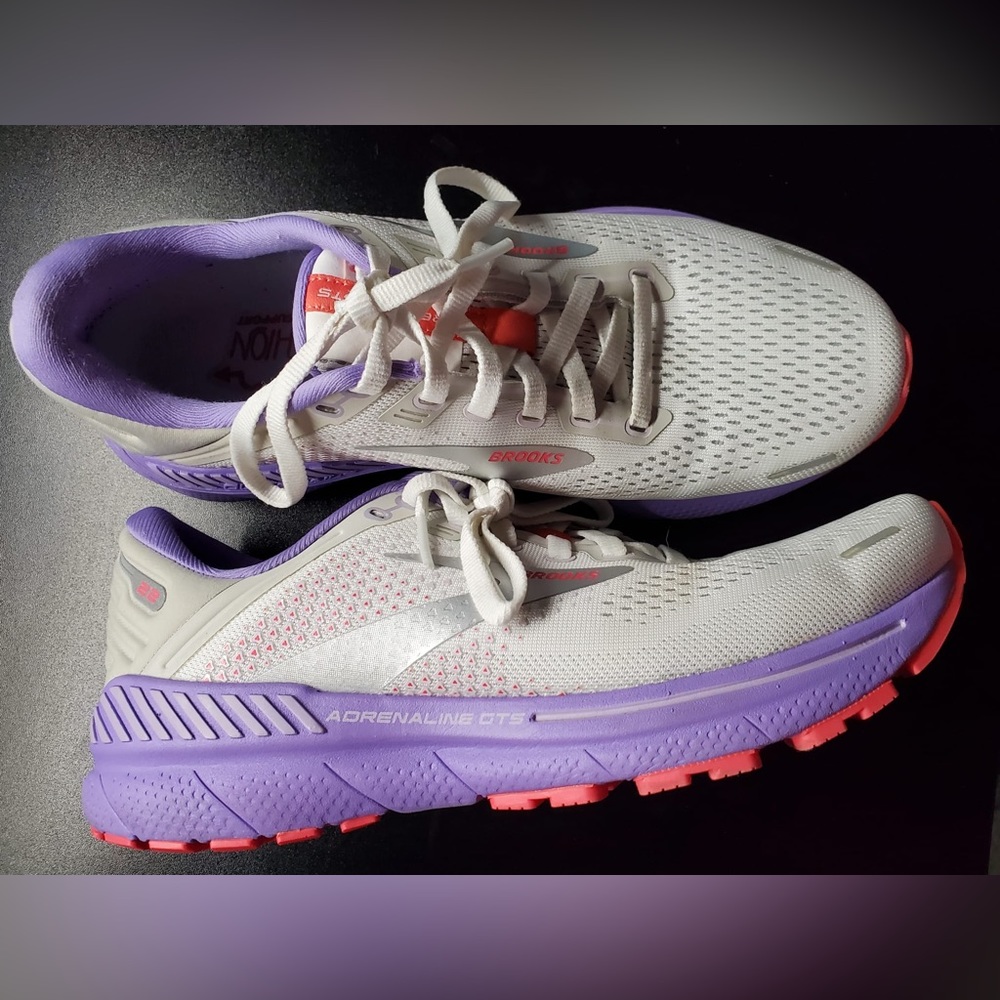 NWOB BROOKS Adrenaline GTS 22, Womens 8.5 Limited Edition-White Coral Purple